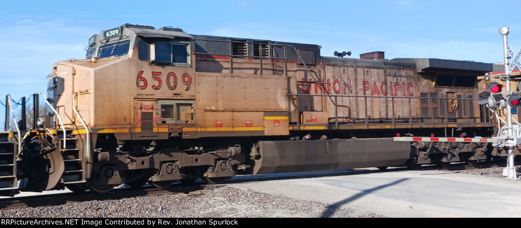 UP 6509, conductor's side view